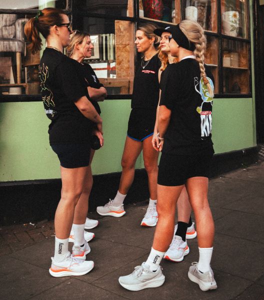 Eine Nahaufnahme der Saucony Triumph 23 Schuhe.